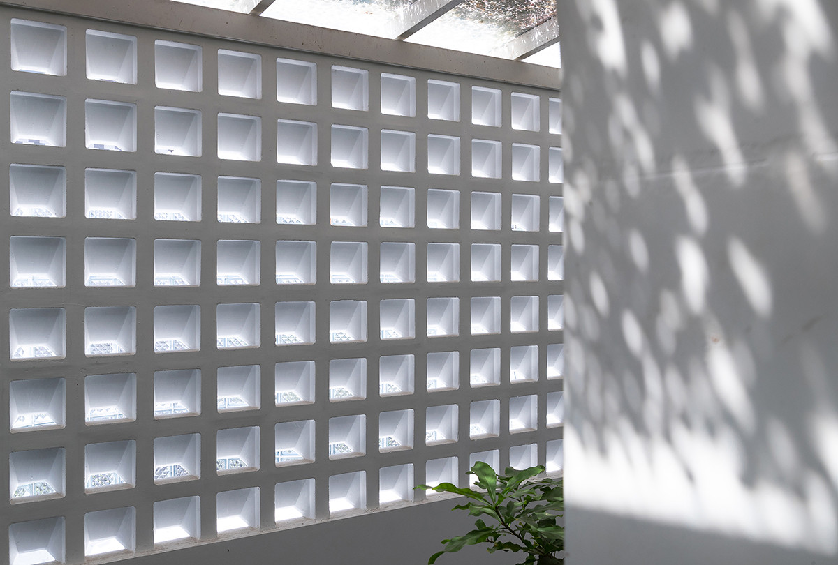 Cùng với đó, gach bông gió cũng được sử dụng để đảm bảo chặn nước mưa từ bên ngoài.