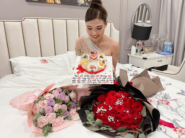 Phòng ngủ của vợ chồng Lương Thế Thành - Thuý Diễm khá đơn giản.