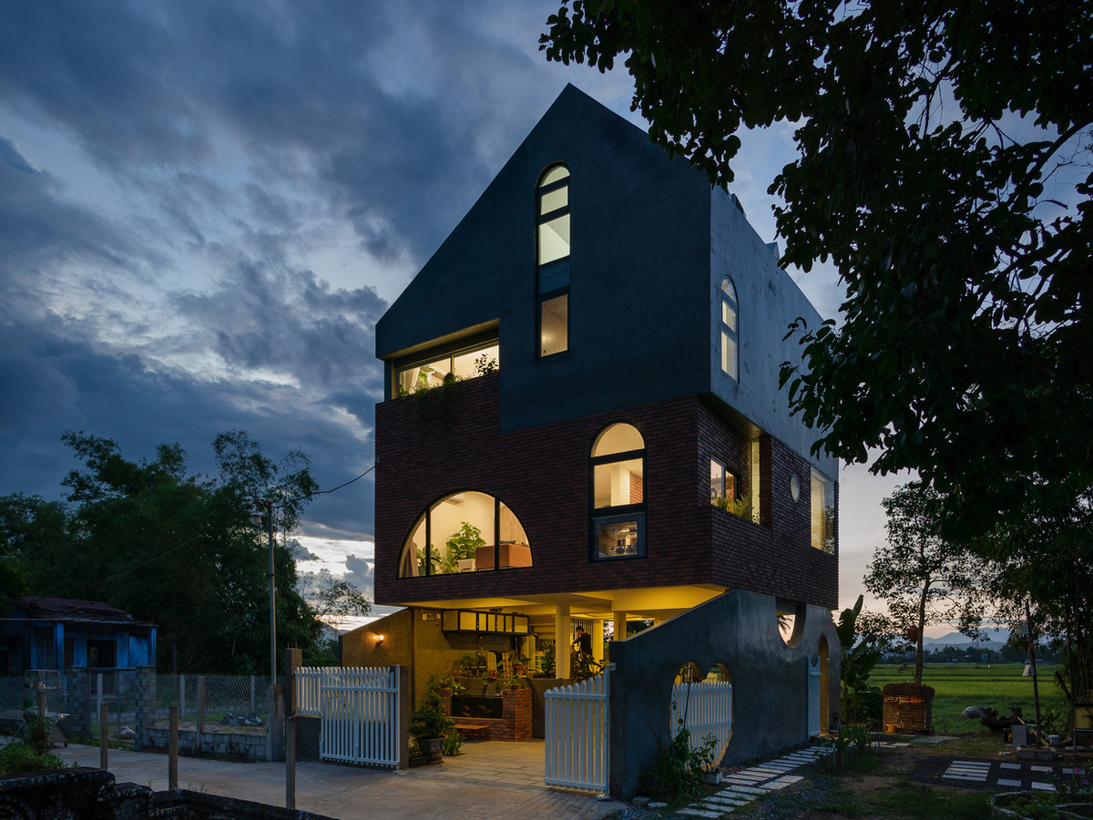 Tất cả tạo nên vẻ bề ngoài trông giống như một ngôi nhà cổ tích.