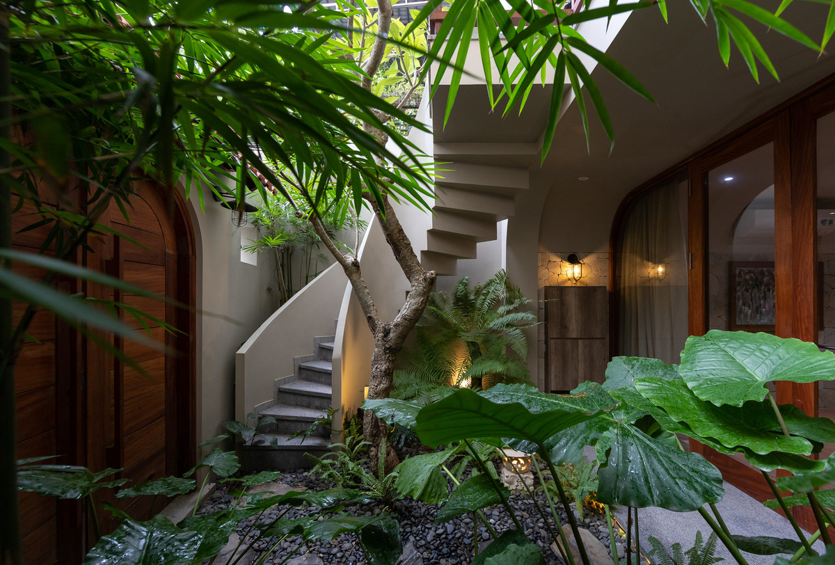 Không gian xanh trải dài theo chiều dọc biến nơi đây thành khu vườn nhiệt đới, mang đến cảm giác dễ chịu ngay khi bước chân vào. Nguồn ảnh: Triệu Chien