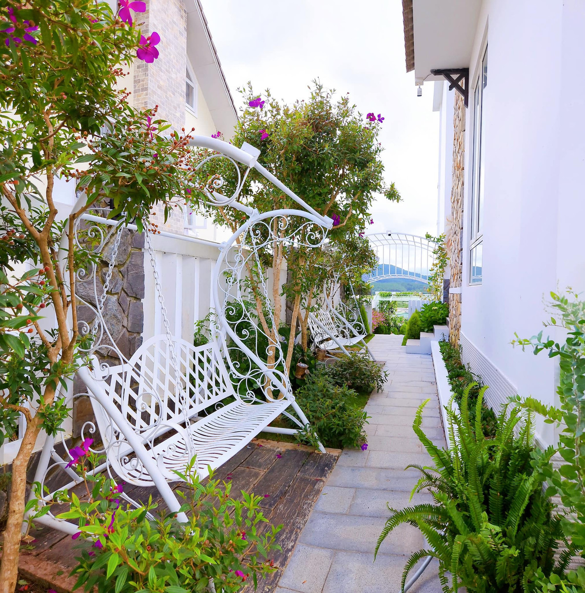 Góc sân vườn trở thành không gian thư giãn lý tưởng.