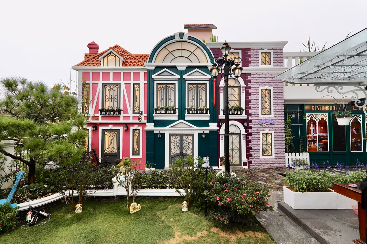 Một góc trong biệt thự được Kiều Linh đặt tên "Phố châu Âu". Nguồn ảnh: FB Lynn Villa