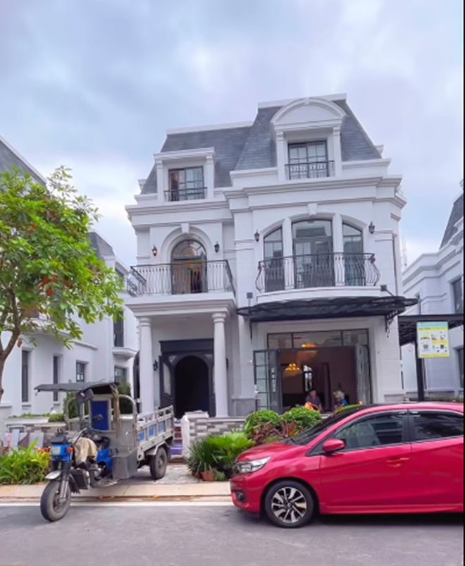 Đến nay, tòa lâu đài đã sắp sửa xong nhưng nữ đại gia quận 7 lại cho biết 10 ngày nữa sẽ chuyển sang một căn nhà khác tại khu đô thị cao cấp ở TP HCM.