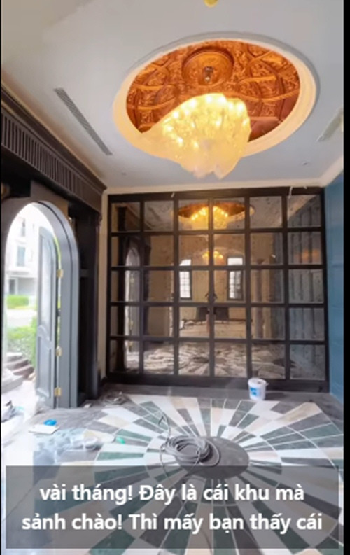 Gia đình Đoàn Di Băng sẽ ở tạm đây vài tháng trước khi chuyển về tòa lâu đài 400 tỷ. Thông tin này khiến nhiều người không khỏi kinh ngạc.