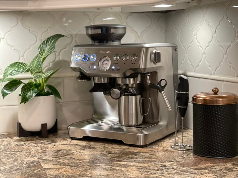 Nhiều thiết bị hiện đại phục vụ công việc nấu ăn hàng ngày của Kim Hiền.