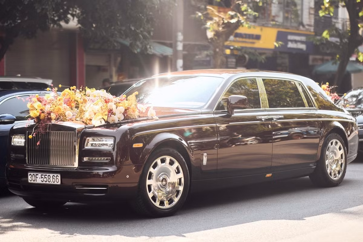 Đáng chú ý, chú rể Đỗ Vinh Quang ngồi xe Rolls-Royce Phantom 81 tỷ của bố rước Mỹ Linh về làm dâu. Ảnh: Ngoisao