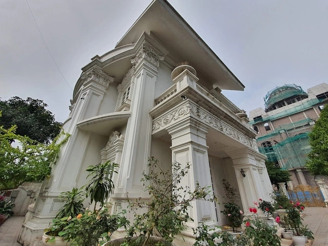 Ngôi nhà trải qua 2 giai đoạn xây dựng, sửa chữa và hoàn thiện với tổng kinh phí khoảng gần 27 tỷ đồng. Ảnh: Dân trí