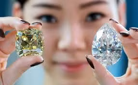 Không có viên kim cương nào giống nhau. Chúng mang các đặc tính độc đáo riêng như các tạp chất bên trong và màu sắc. Ảnh: NDTV