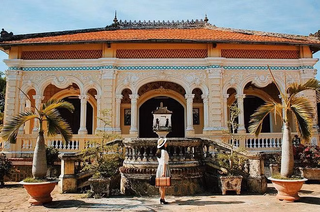 Được xây dựng vào năm Ất Dậu 1885, đến nay nhà cổ Cai Cường đã 138 tuổi. Ảnh: Nem