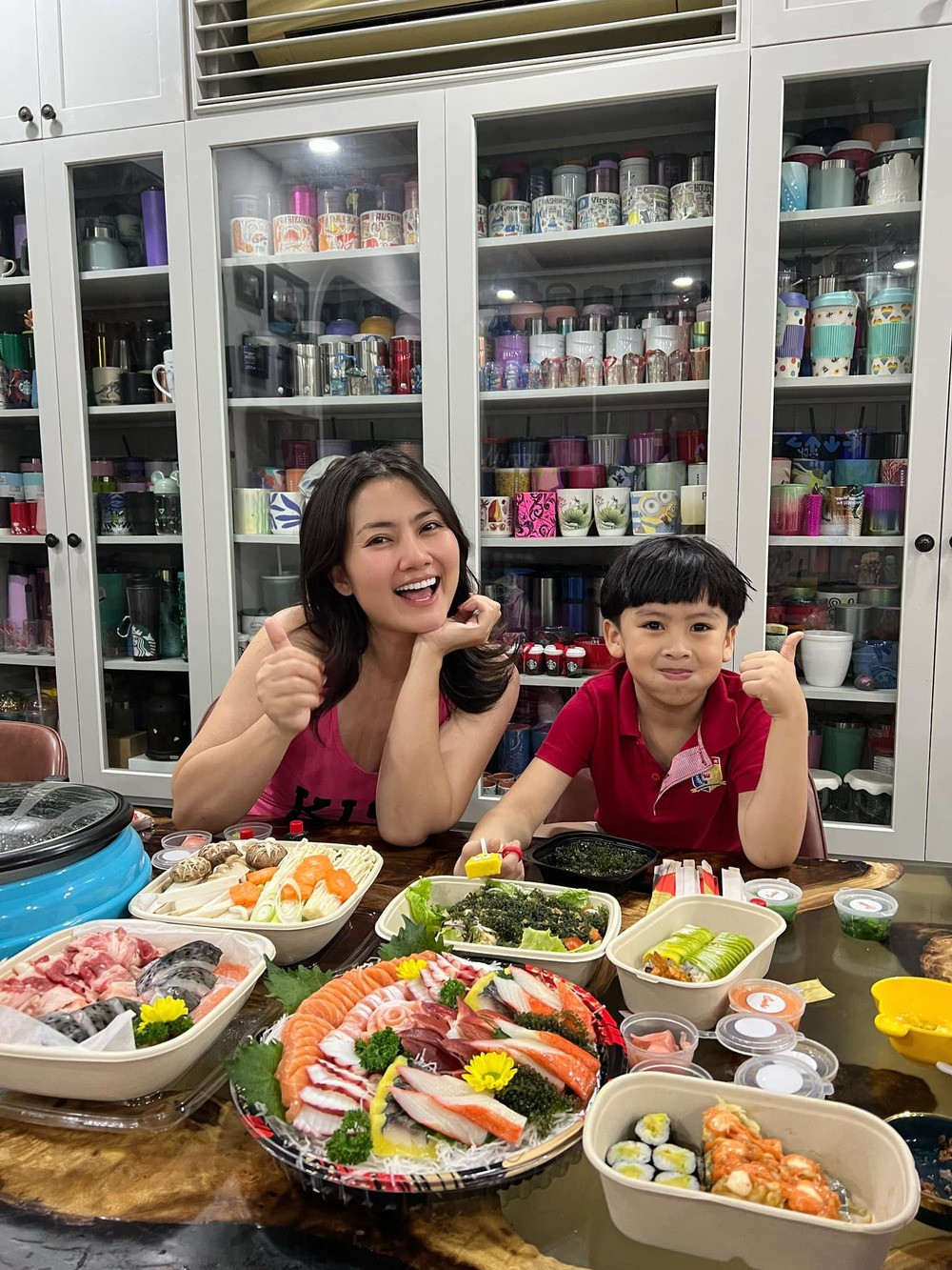 Trên trang cá nhân, Ngọc Lan thường xuyên đăng tải khoảnh khắc vui vẻ của mình và con trai trong căn hộ. Qua đó phần nào hé lộ không gian sống.