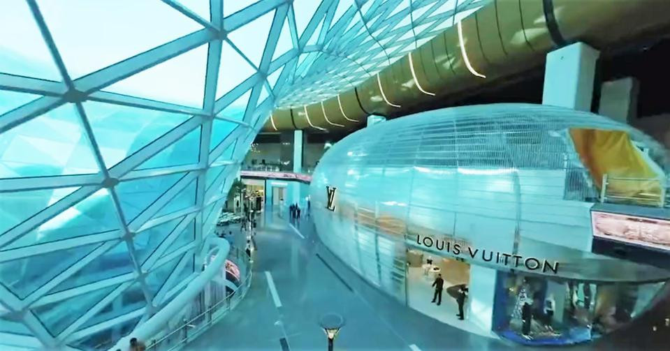 Sau khi mở rộng, sân bay quốc tế Hamad có thể phục vụ hơn 58 triệu lượt hành khách mỗi năm. Ảnh: Forbes