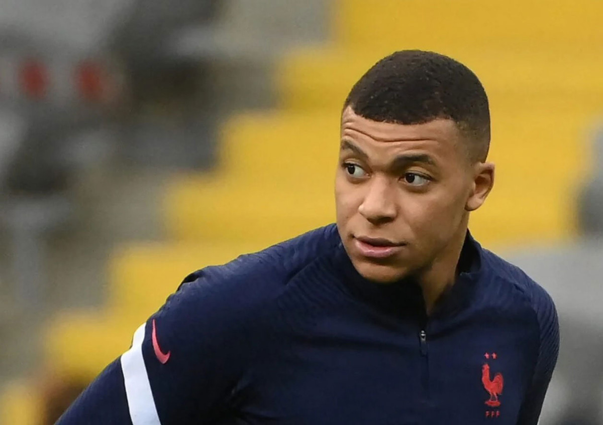 128 triệu USD: Cầu thủ được trả lương cao nhất World Cup 2022 là Kylian Mbappe của Pháp, người sẽ kiếm được 110 triệu USD trên sân cỏ thông qua hợp đồng với PSG và 18 triệu USD khác ngoài sân cỏ, theo ước tính của Forbes. Ảnh: Getty