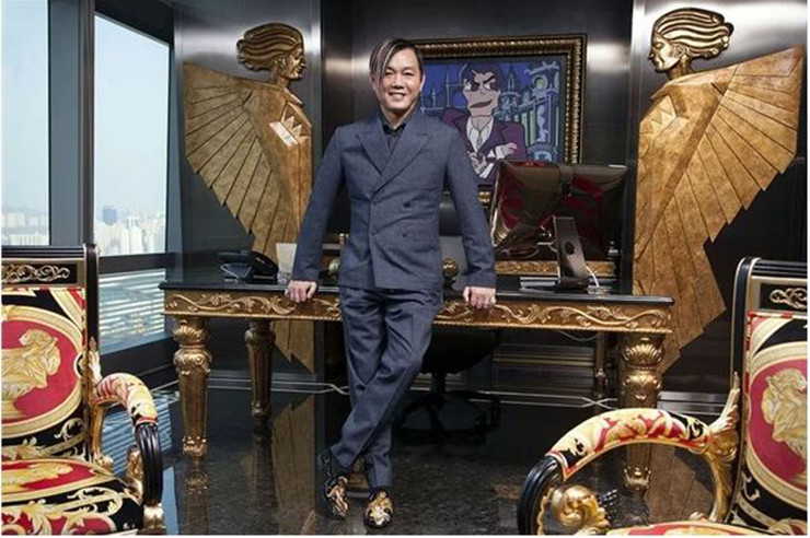 Tại thời điểm năm 2014, các trang tin Hong Kong thống kê tổng tài sản của Stephan Hung vào khoảng 1,6 tỷ USD.