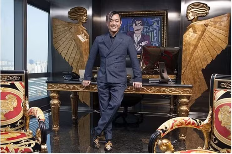 Tại thời điểm năm 2014, các trang tin Hong Kong thống kê tổng tài sản của Stephan Hung vào khoảng 1,6 tỷ USD.