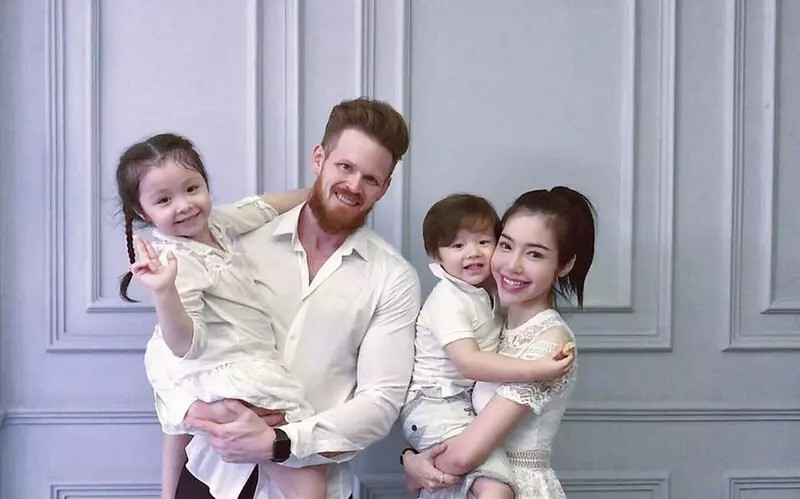 Elly Trần được biết đến là một hot girl với hàng loạt bộ ảnh gợi cảm táo bạo. Tuy nhiên, sau khi làm mẹ hai con, Elly Trần trở nên kín tiếng, không ồn ào như trước. Ảnh: FBNV