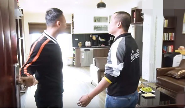 Trọng Hoàng cho biết từ ngày có bàn tay vợ, nơi này trở nên gọn gàng, sạch sẽ hơn. Ảnh chụp màn hình