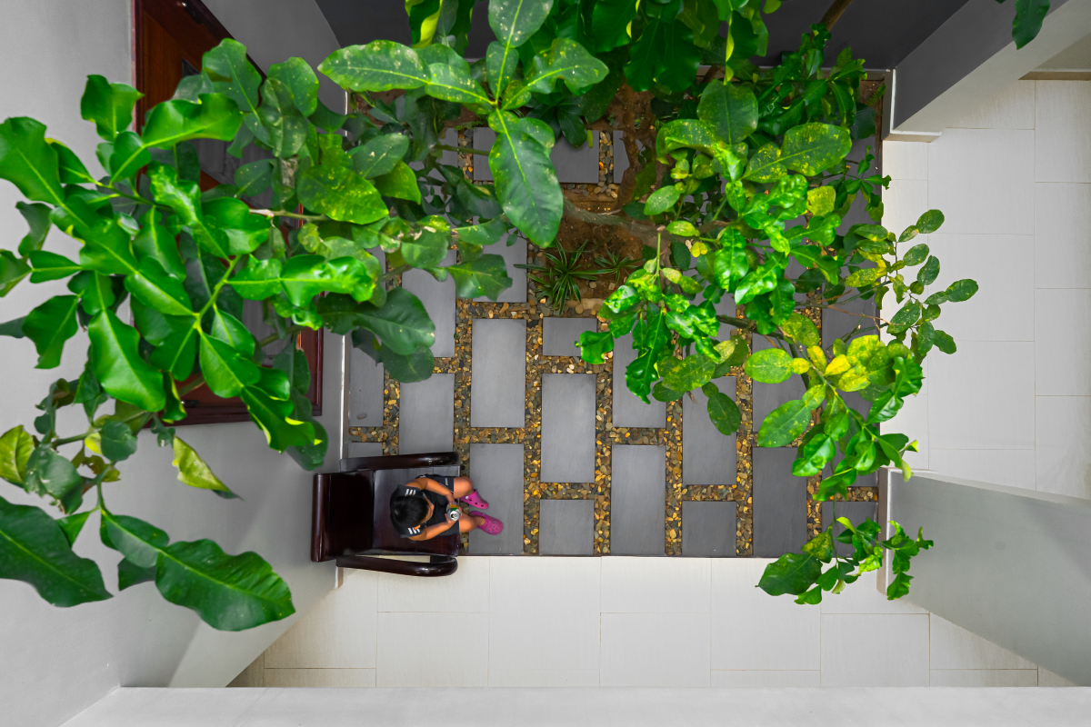 Khoảng sân trong nhà cũng là không gian thư giãn yêu thích của gia đình. Nguồn ảnh: Thanh Cương, Dũng Nadu