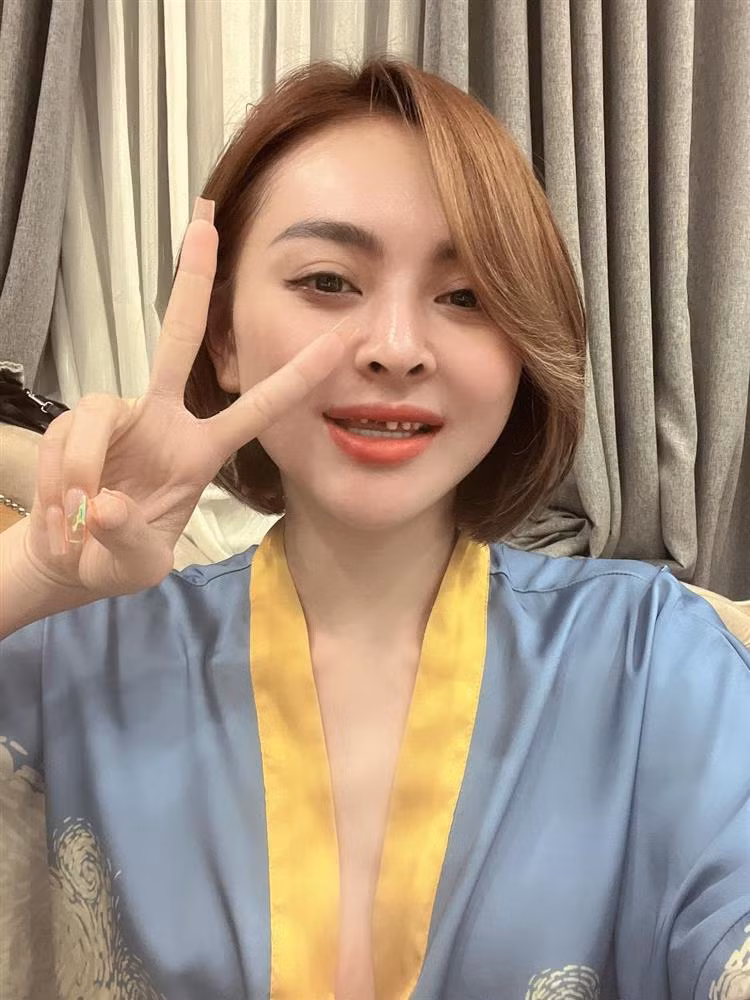 Trên trang cá nhân, Trang Nemo không ngại công khai cuộc sống sang chảnh và giàu có của mình. Ảnh: FBNV