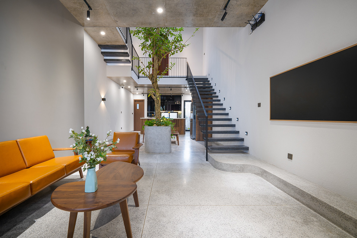 Thiết kế cho một gia đình trẻ với 2 thế hệ. Mong ước của gia chủ là sở hữu một không gian sống sao cho các thành viên được riêng tư khi cần, nhưng vẫn đảm bảo sự gắn kết.