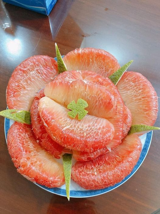 Thậm chí, có người bán bưởi da xanh với giá 13.000 đồng/quả loại 0,6-0,8kg/quả; 18.000 đồng/quả loại 0,8-1kg/quả. Ảnh: Facebook