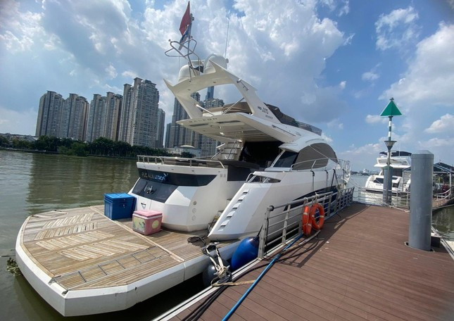 Du thuyền FLC Albatross mang biển kiểm soát HN-2014 của Công ty Cổ phần Tập đoàn FLC được đóng mới ở Ba Lan năm 2017, có sức chứa 12 người. Ảnh: Tiền phong