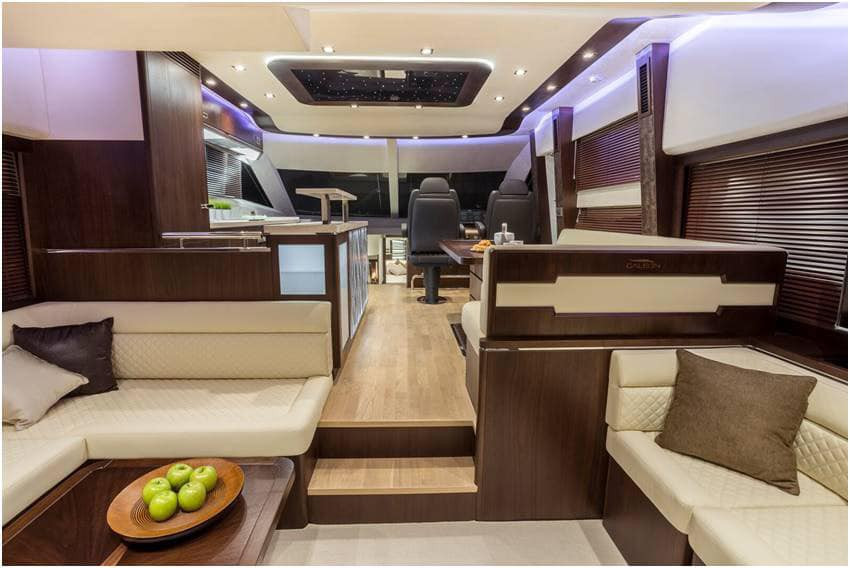 FLC Albatross được trang bị động cơ công suất 1200 mã lực, kết hợp hệ thống thủy lực và thiết bị định vị hiện đại, giúp du thuyền vận hành hiệu quả ở những vùng sóng mạnh. Ảnh: FLC Yacht Club