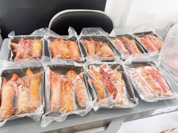 Thời gian gần đây, vào mùa World Cup, nhu cầu tiêu thụ chân gà Đông Tảo tăng cao nên thường xuyên trong tình trạng "cháy hàng". Ảnh: Facebook