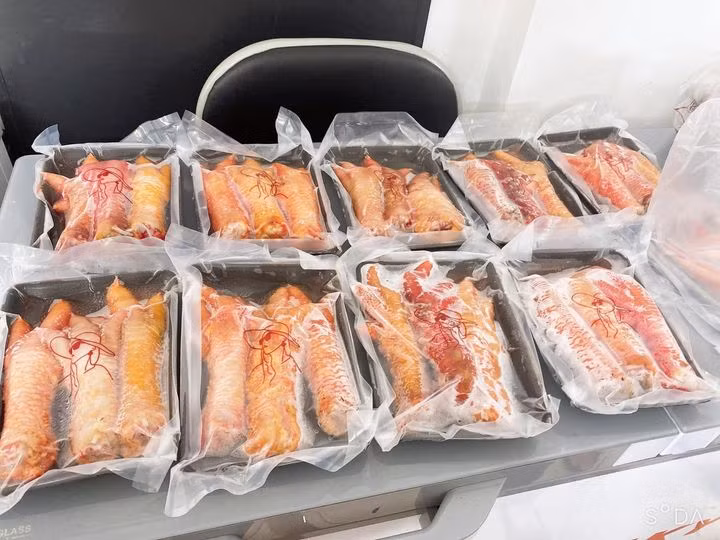 Thời gian gần đây, vào mùa World Cup, nhu cầu tiêu thụ chân gà Đông Tảo tăng cao nên thường xuyên trong tình trạng "cháy hàng". Ảnh: Facebook