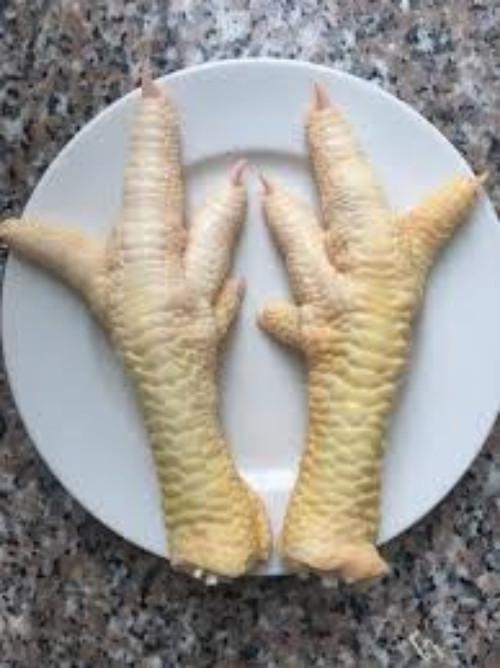 Vì thế, người tiêu dùng nên chọn địa chỉ mua hàng uy tín và nên chọn loại chân vừa, giá cả phải chăng lại đảm bảo chất lượng. Ảnh: Facebook