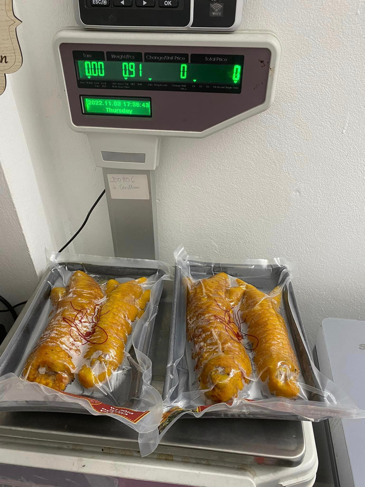 Tuy nhiên, chủ yếu vẫn làm loại chân gà vừa và nhỏ. Loại chân to 2 - 3 chiếc/kg rất hiếm. Ảnh: Facebook