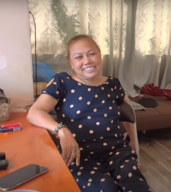 Giọng ca Ly cà phê Ban Mê trong trang phục giản dị tại cơ ngơi ở Tây Nguyên. Nguồn ảnh: chụp màn hình