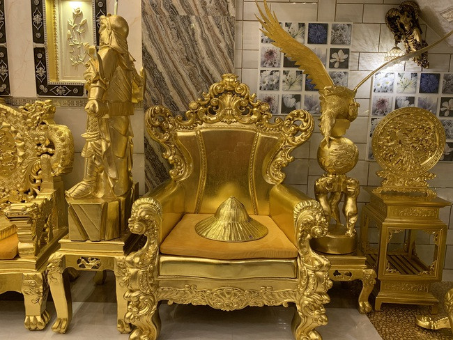 Đặc biệt, các vật dụng trong nhà đều được sưu tầm từ cổ điển đến hiện đại. Ảnh: Dân Việt