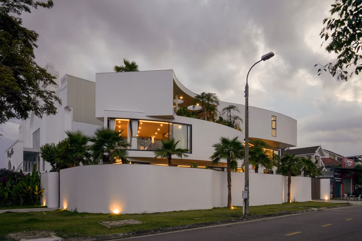 Căn nhà rộng 480m2 được lấy ý tưởng từ những con sóng đang vỗ bờ.