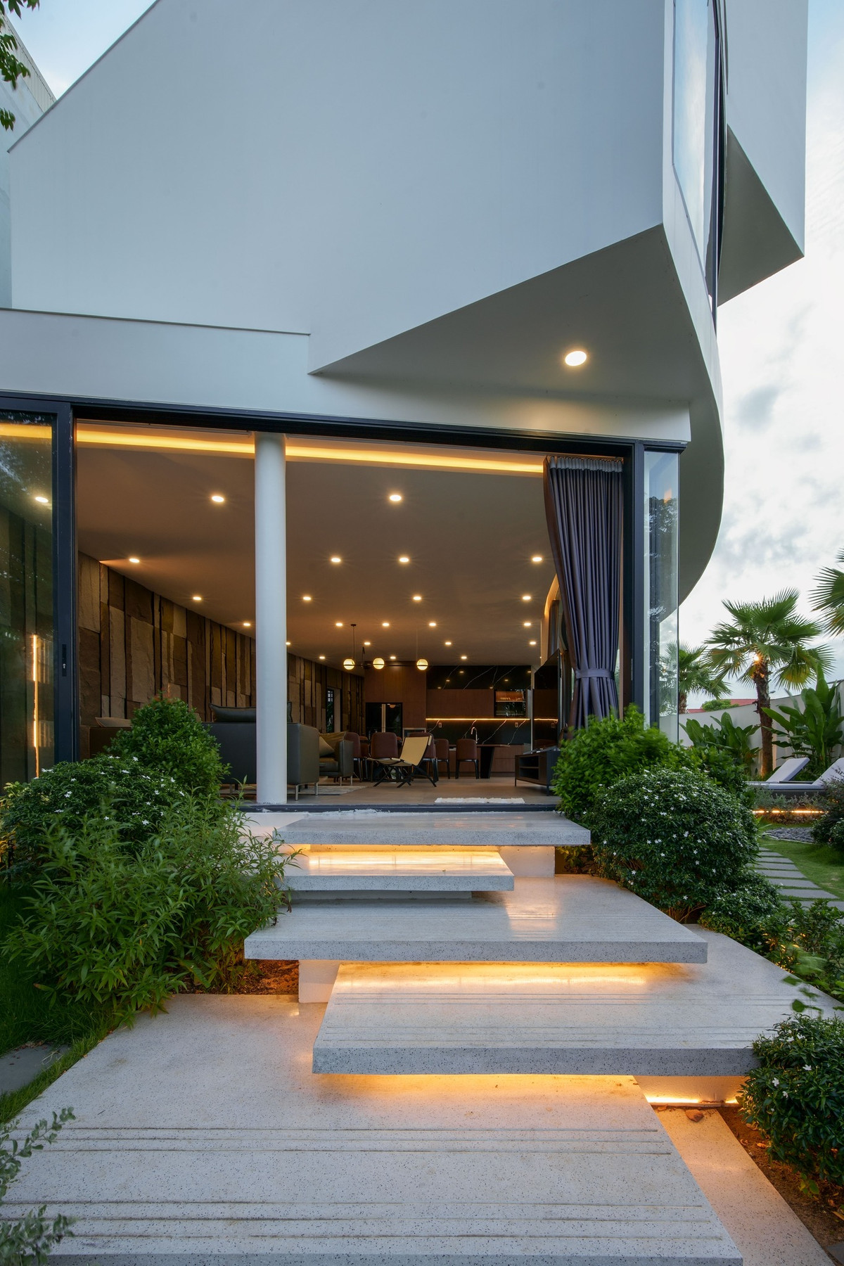 Cây xanh giúp kết nối con người với thiên nhiên, tạo bầu không khí trong lành.