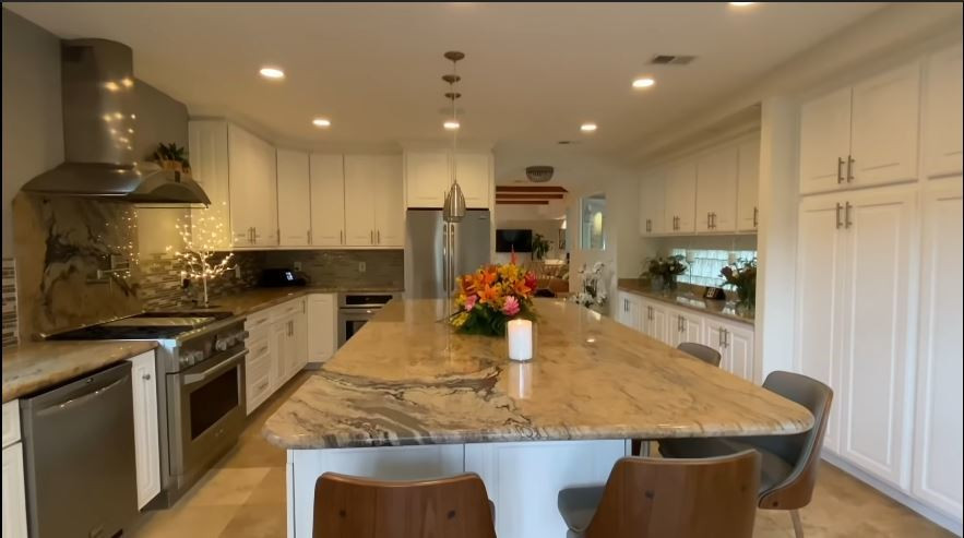 Mc Kỳ Duyên thích nhất căn bếp rộng rãi trong ngôi nhà của mình.