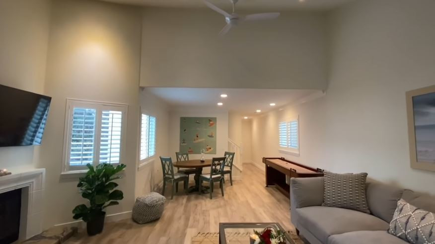 MC Kỳ Duyên đã thay đổi cách bài trí, biến không gian rộng rãi hơn.