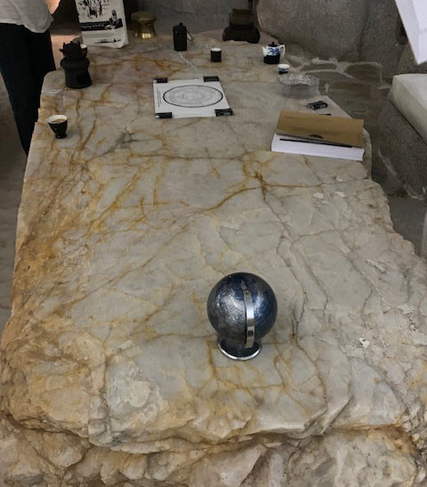 Bàn đá là nơi làm việc của ông Đặng Lê Nguyên Vũ. Ảnh: Thanhnien