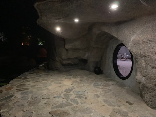 Hang đá nơi ông Đặng Lê Nguyên Vũ sống được phục dựng từ một hang tự nhiên, nằm trong trang trại rộng 600ha. Ảnh: Dân trí