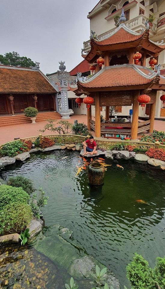 Ngoài không gian nhà ở và để thờ, gia chủ còn dành 600 m2 cho vườn cây cảnh, làm không gian thư giãn cho cả gia đình. Ảnh: Dân trí