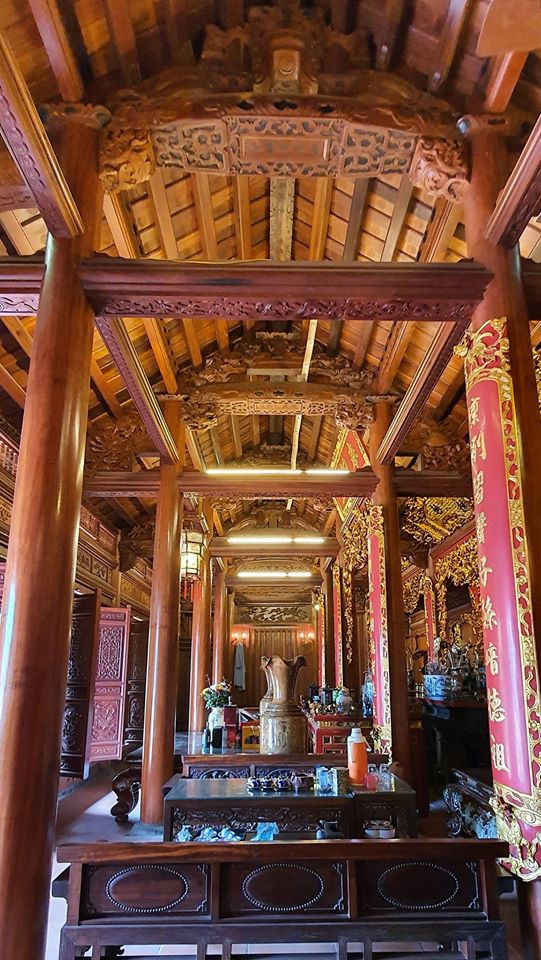 Đặc biệt toàn bộ số gỗ này được xẻ từ một cây gỗ cao tới 10m, đường kính 1,8m. Ảnh: Dân Việt