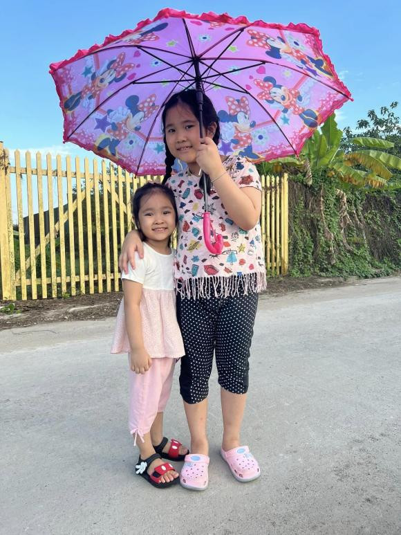 Nghệ sĩ Tự Long còn khuyên con gái sau này về đây dựng nhà sống.