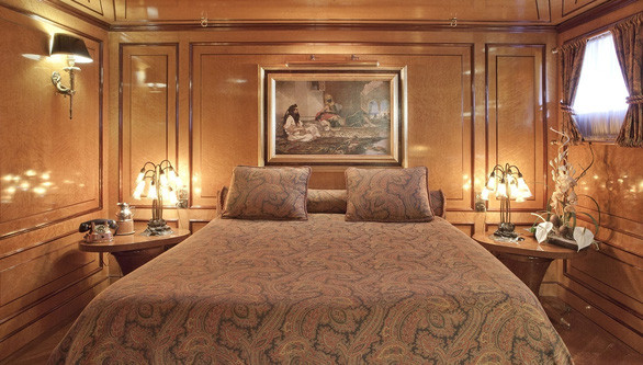 Trên du thuyền có 6 phòng ngủ được tạo nên từ những vật liệu quý giá nhất. Ảnh: Boat International