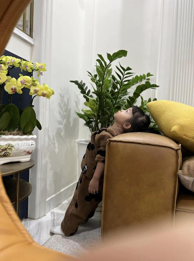 Dù không để lộ quá nhiều nhưng loạt ảnh cũng khiến khán giả phải trầm trồ trước căn nhà tiện nghi của mẹ ruột Đàm Thu Trang.