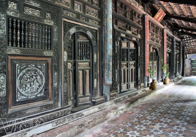 Trải qua một thời gian dài bị phá hoại bởi mối, mọt, sự tác động của nắng mưa nên đã xuống cấp nghiêm trọng. Vì thế, một dự án trùng tu nhà cổ Huỳnh Phủ với kinh phí 35 tỷ đã được cơ quan chức năng phê duyệt. Ảnh: Báo ảnh Việt Nam