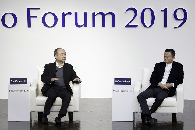 Đến tháng 10/1999, công ty đã kêu gọi được 5 triệu USD từ Goldman Sachs và 20 triệu từ SoftBank - một công ty viễn thông Nhật Bản. Ảnh: BI