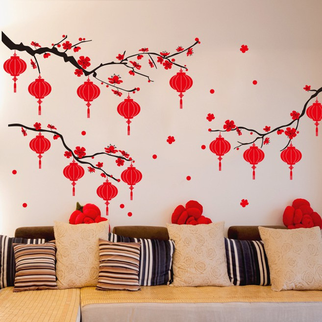 Trang trí phòng khách bằng tranh dán tường hay giấy dán tường ngày càng phổ biến. Gia chủ có thể lựa chọn tranh chủ đề Tết Nguyên đán. Ảnh: Shopee