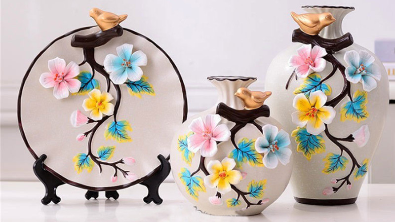 Trang trí nhà cửa đón Tết bằng bộ gốm sứ mang lại nét đẹp truyền thống pha lẫn hiện đại. Ảnh: Bachhoaxanh