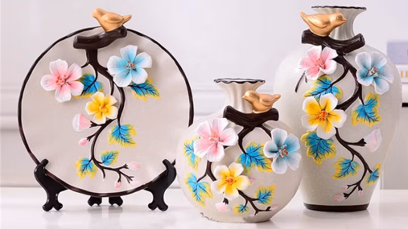 Trang trí nhà cửa đón Tết bằng bộ gốm sứ mang lại nét đẹp truyền thống pha lẫn hiện đại. Ảnh: Bachhoaxanh