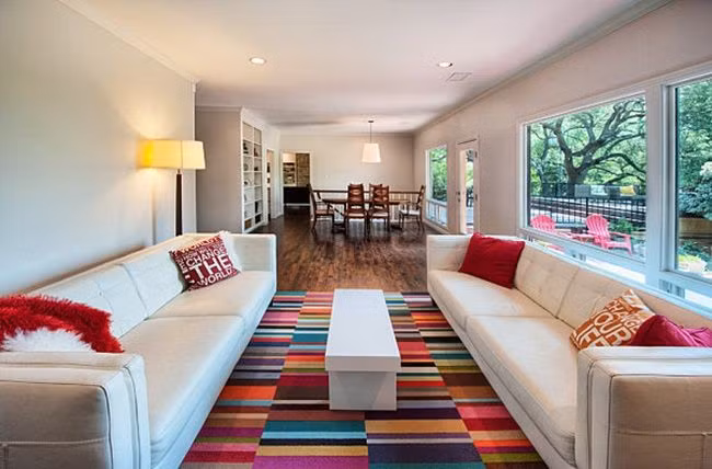 Ít được để ý nhưng thảm trải sàn cũng là một yếu tố làm nên điểm nhấn cho ngôi nhà. Trong dịp Tết, thảm trải sàn cũng nên được thay mới với màu sắc phù hợp để mang lại may mắn trong năm sau. Ảnh: Interne