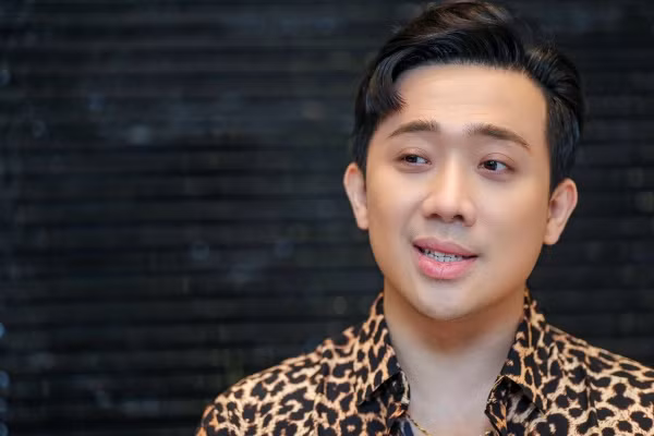 Sinh năm 1987 (Đinh Mão), Trấn Thành là nghệ sĩ đa tài của showbiz Việt khi hoạt động với nhiều vai trò như MC, diễn viên, sản xuất phim... Ảnh: Dân Việt